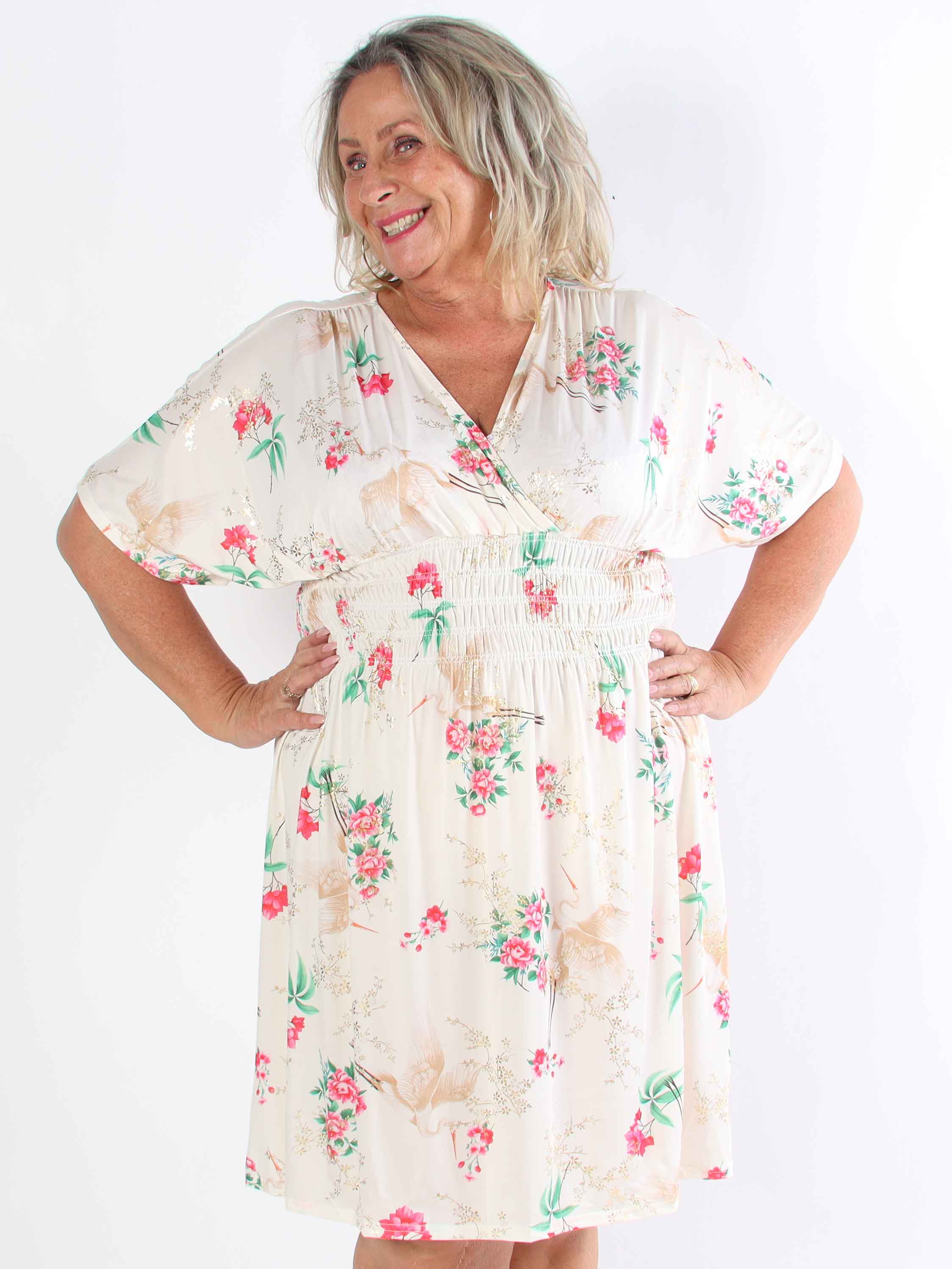Pams Fly Short - Elastisk plus size kjole med blomster- og fugleprint
